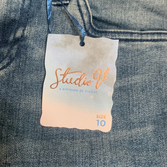 Studio V Jeans - 10 - Picture 3 of 3
